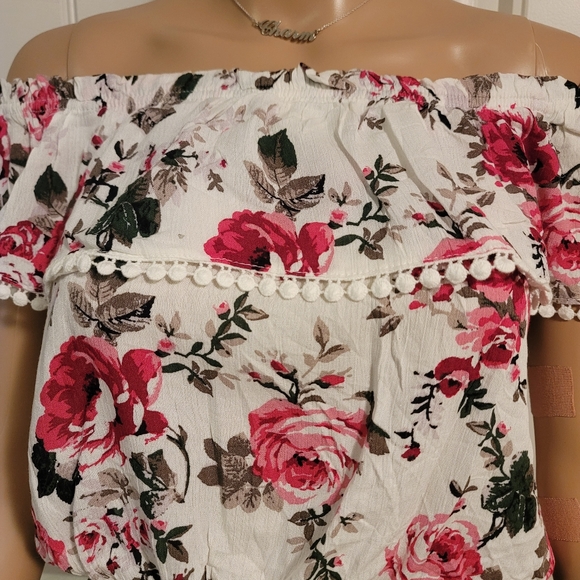 Ambiance Floral Off-Shoulder Croptop - Picture 2 of 5